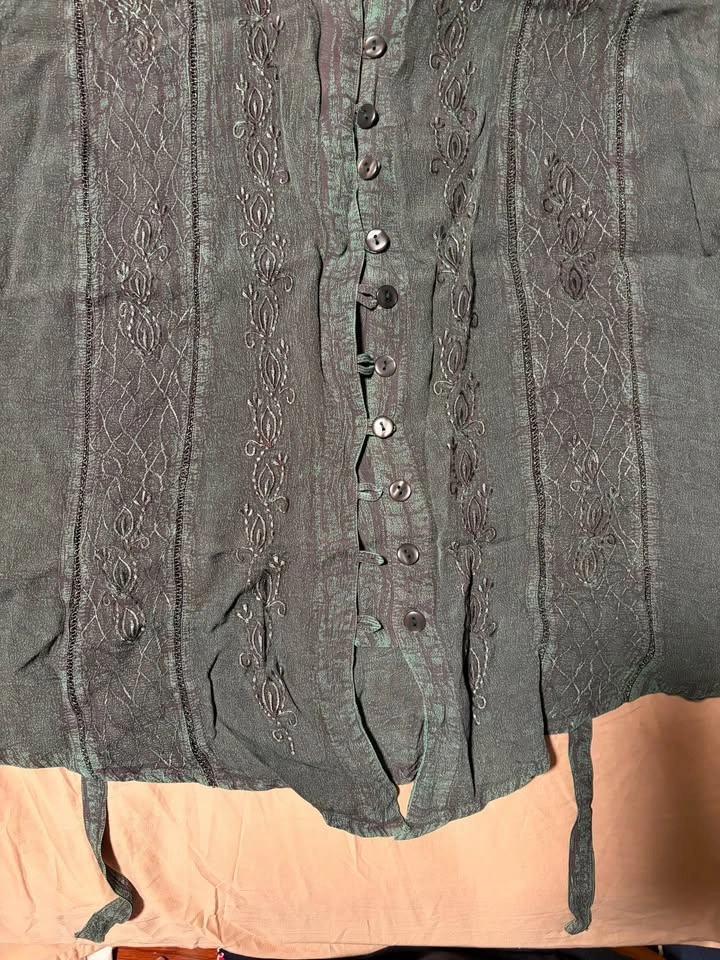 Green button up with tie in the back - photo 3