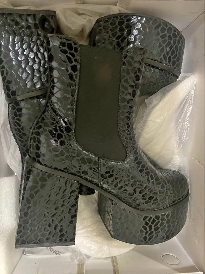 Ochos Toros Size 8 Boots