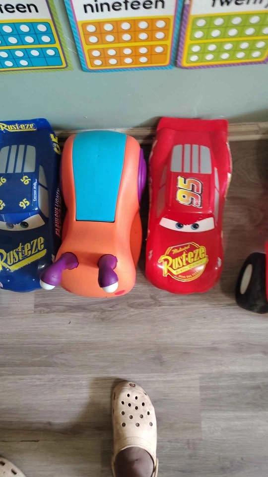 Selling a bunch of toy cars - photo 4