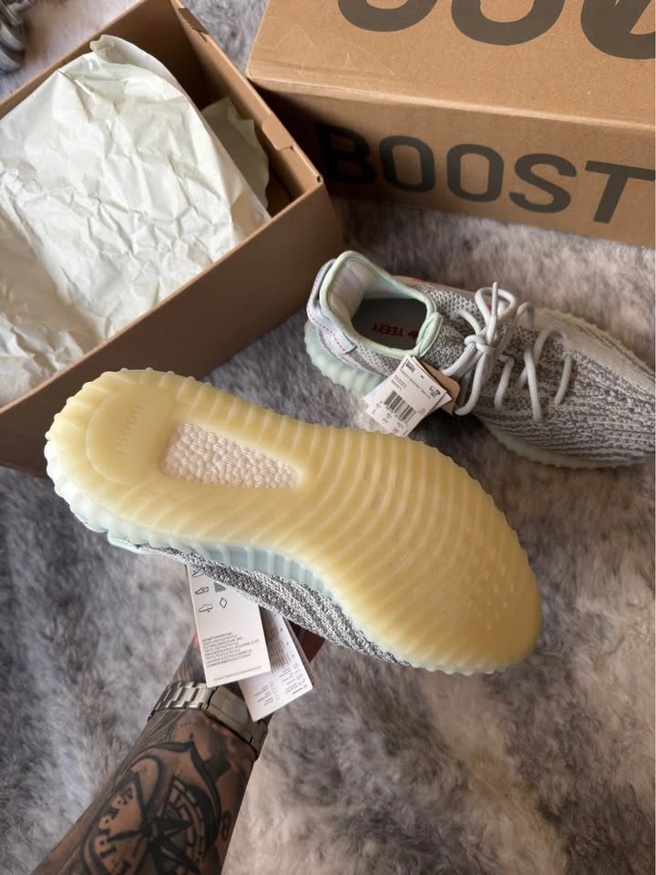 Yeezy Boost 350 V2 'Blue Tint' Size 9 - Brand New - photo 4