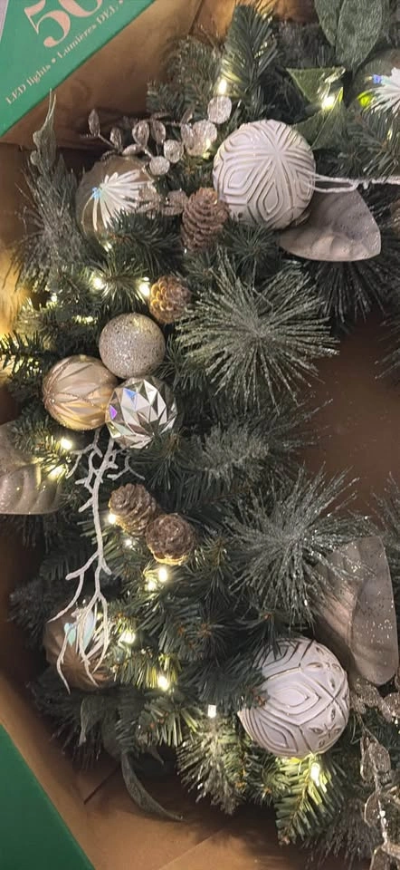 Pre-Lit 50 LED Light - Wreath - Quick Sale - photo 4