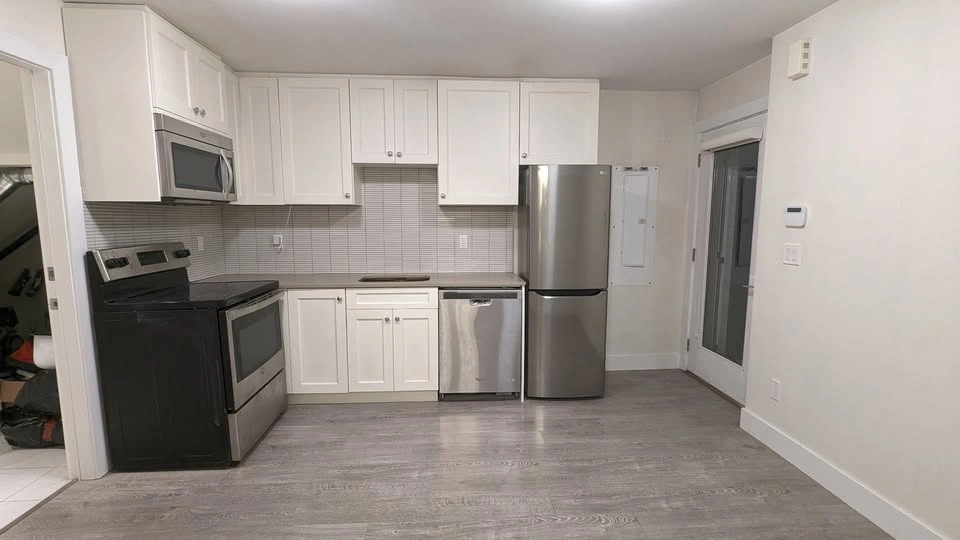 1 Bed 1 Bath - suite in Hastings sunrise