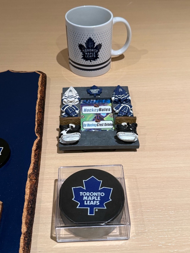Toronto Maple Leafs Memorabilia Collection - photo 3