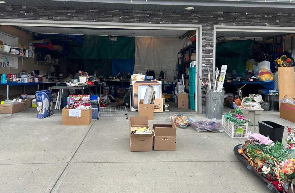Multi Family Garage Sale - Terwillegar Area - photo 2