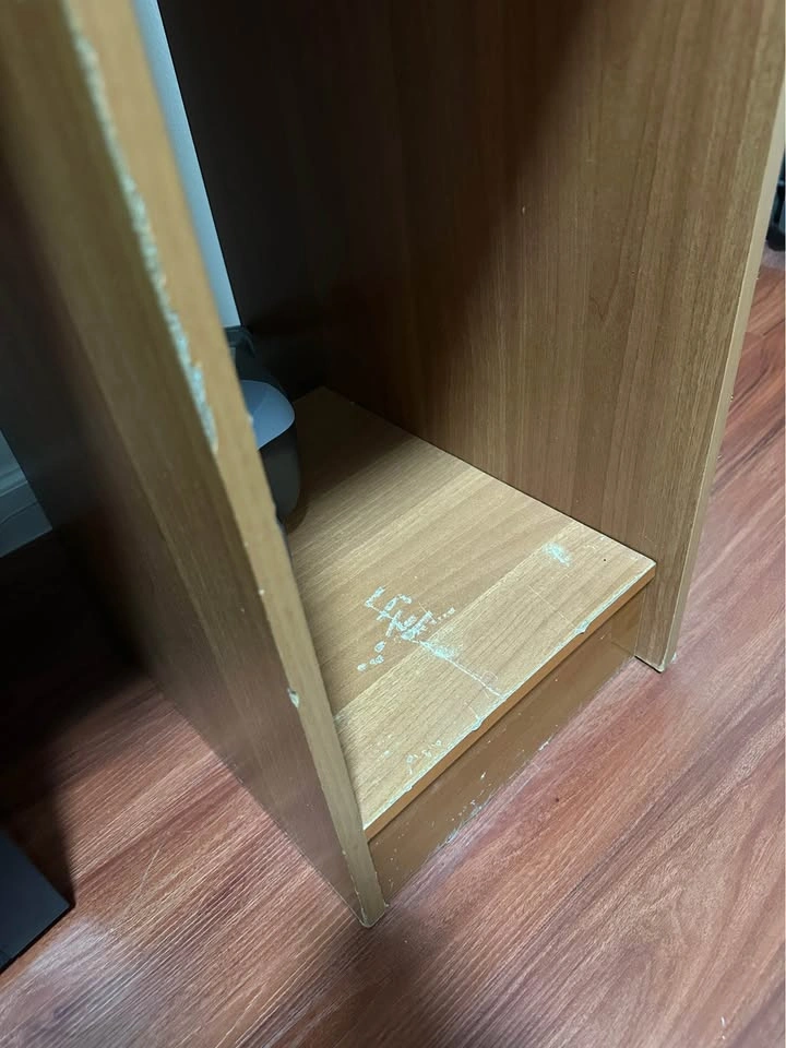 Wooden computer desk with drawers - photo 4