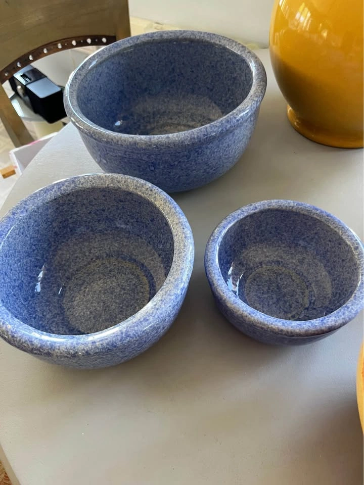 REDUCED. Collection of pottery pieces.. one piece gone - photo 2