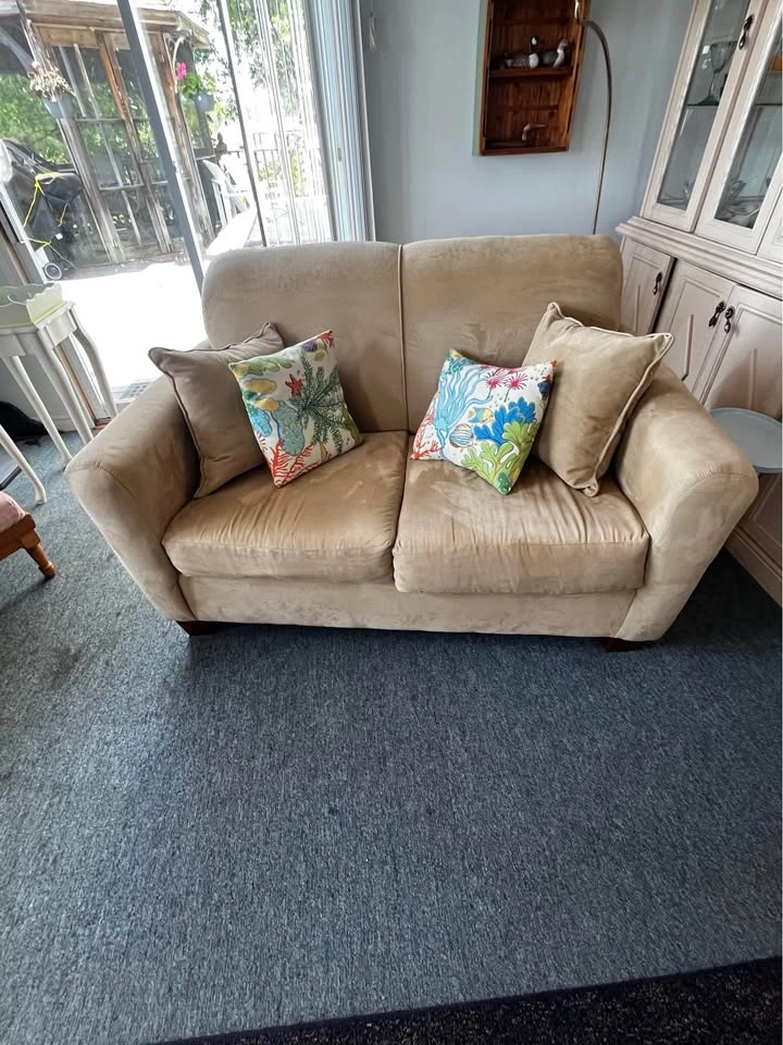 Comfy Loveseat - photo 2
