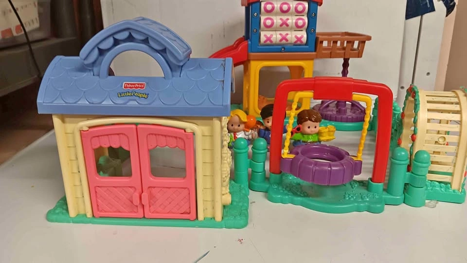 Fisher-Price Little People Playground House & Figures