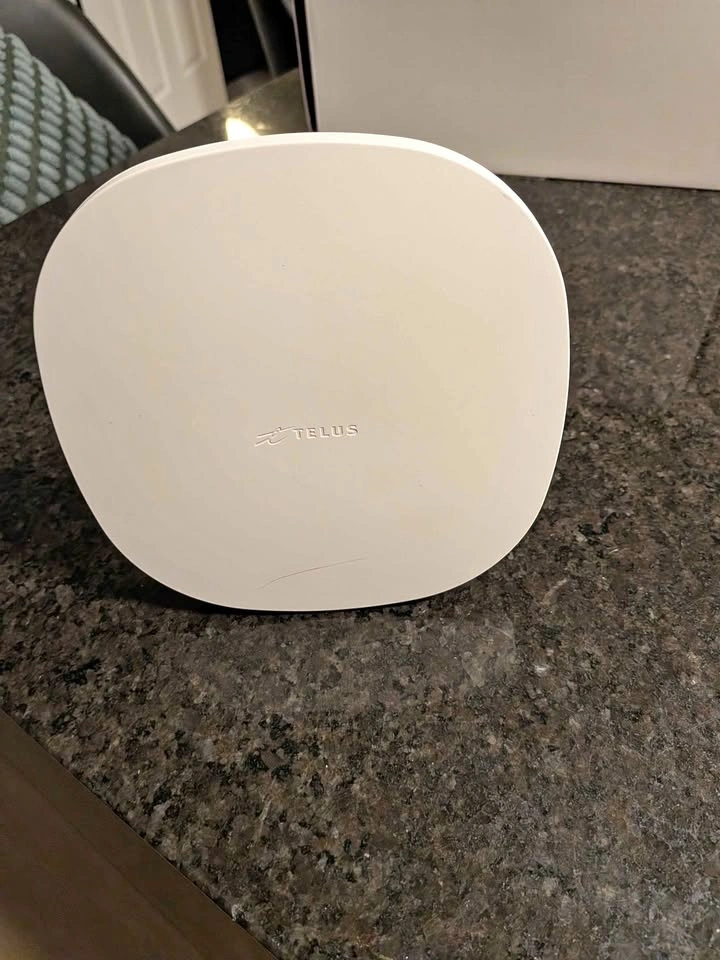 Telus hub + extender + outdoor unit
