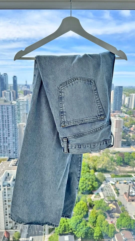 GAP '90s Loose Distressed Jeans (Light Wash) - Size 32x32