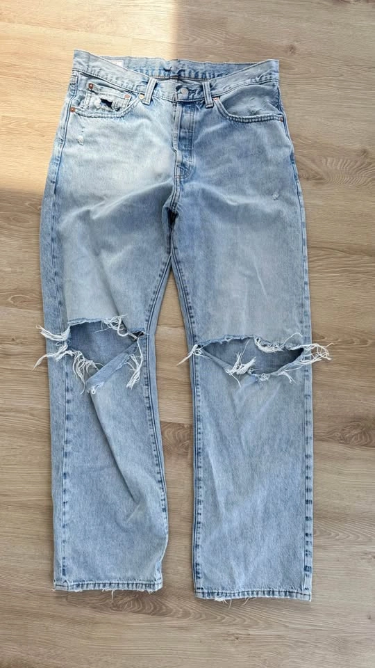 GAP '90s Loose Distressed Jeans (Light Wash) - Size 32x32 - photo 2