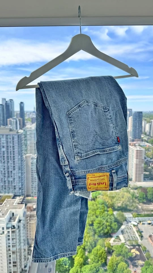 Levi's Red 502 Regular Taper Jeans (Light Wash) - Size 30x32