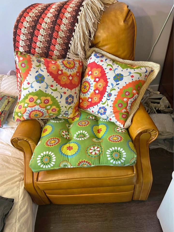 Late-60s Compact Vinyl Recliner + Vintage Chevron Afghan Set
