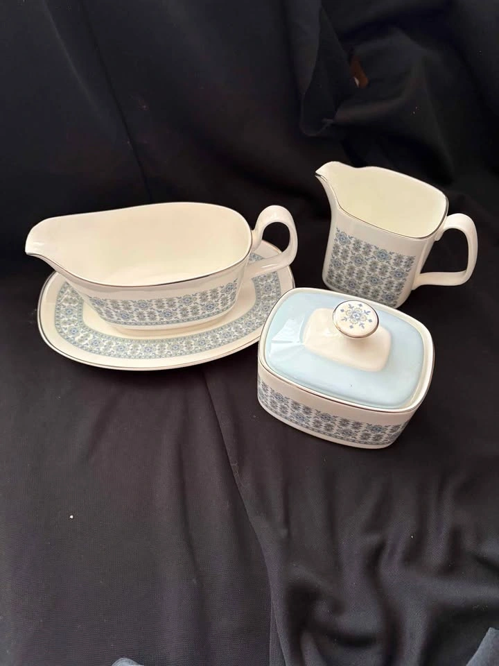 Vintage Royal Doulton Bone China Floral Tea/Dinner Set - photo 3