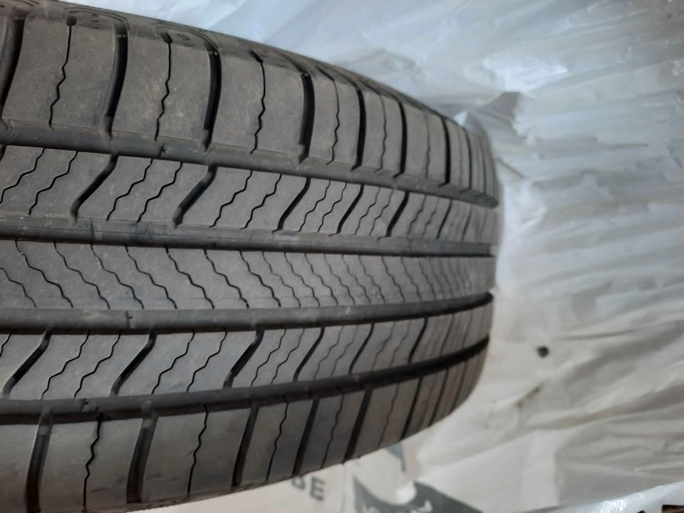 (4x) Michelin Defender2 Toyota Tires & Rims (215/65R 16) - photo 3