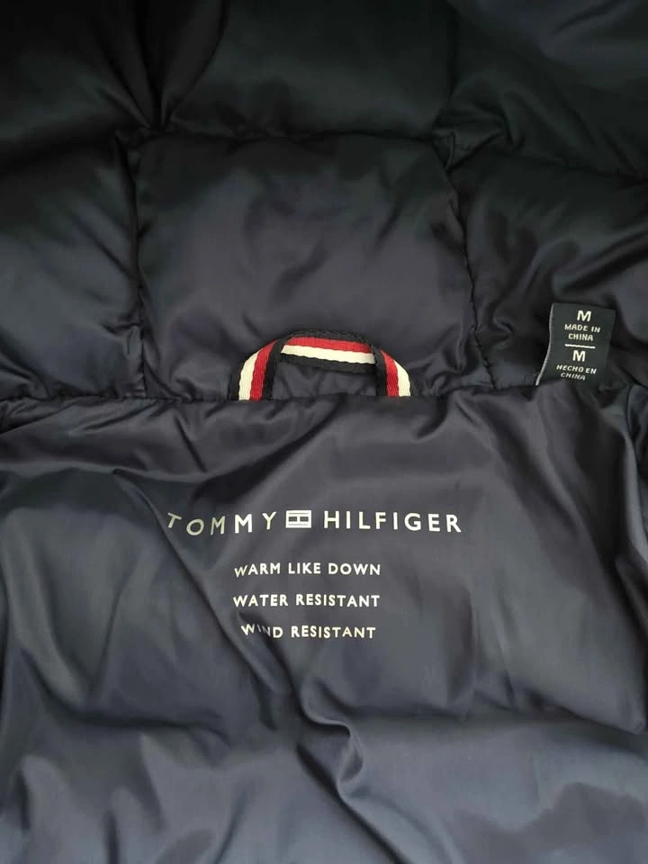 Tommy Hilfiger men's hooded puffer jacket size Medium - photo 3