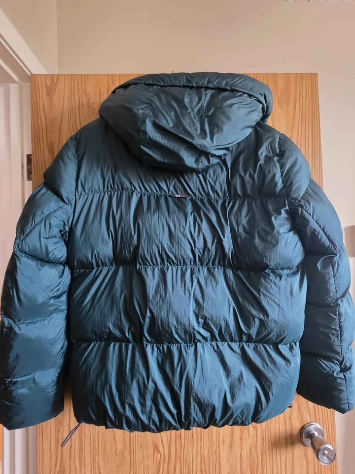 Tommy Hilfiger men's hooded puffer jacket size Medium - photo 4