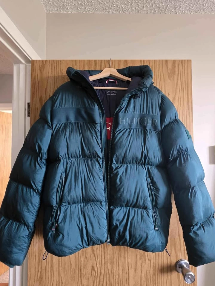 Tommy Hilfiger men's hooded puffer jacket size Medium - photo 5