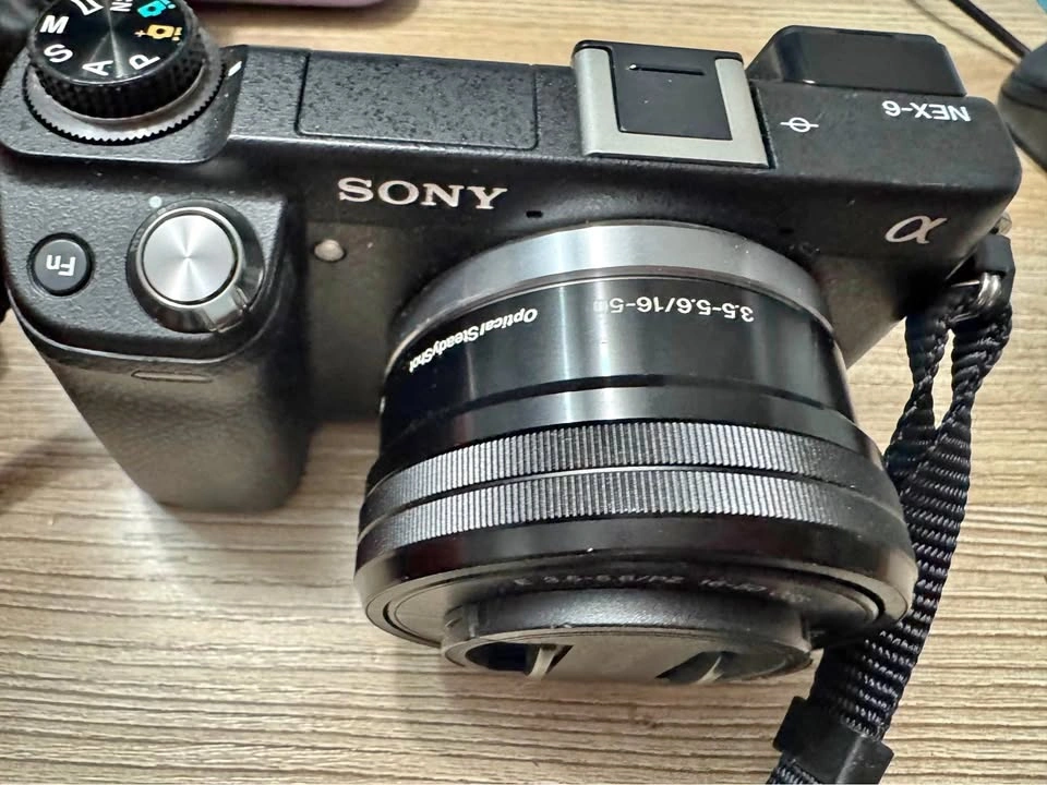 Sony NEX-6 Mirrorless Camera Kit