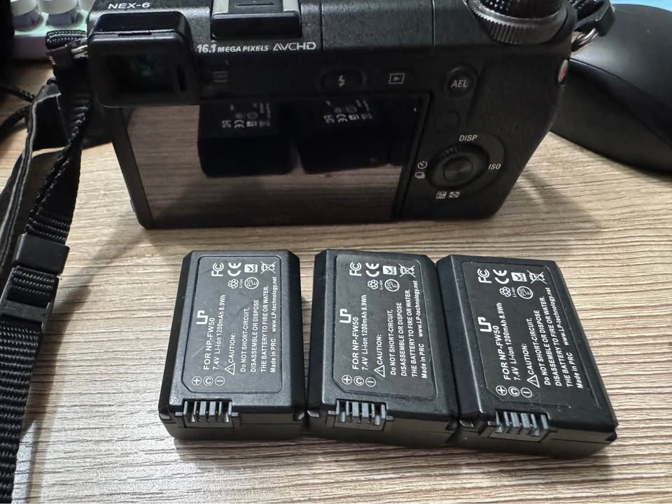 Sony NEX-6 Mirrorless Camera Kit - photo 3