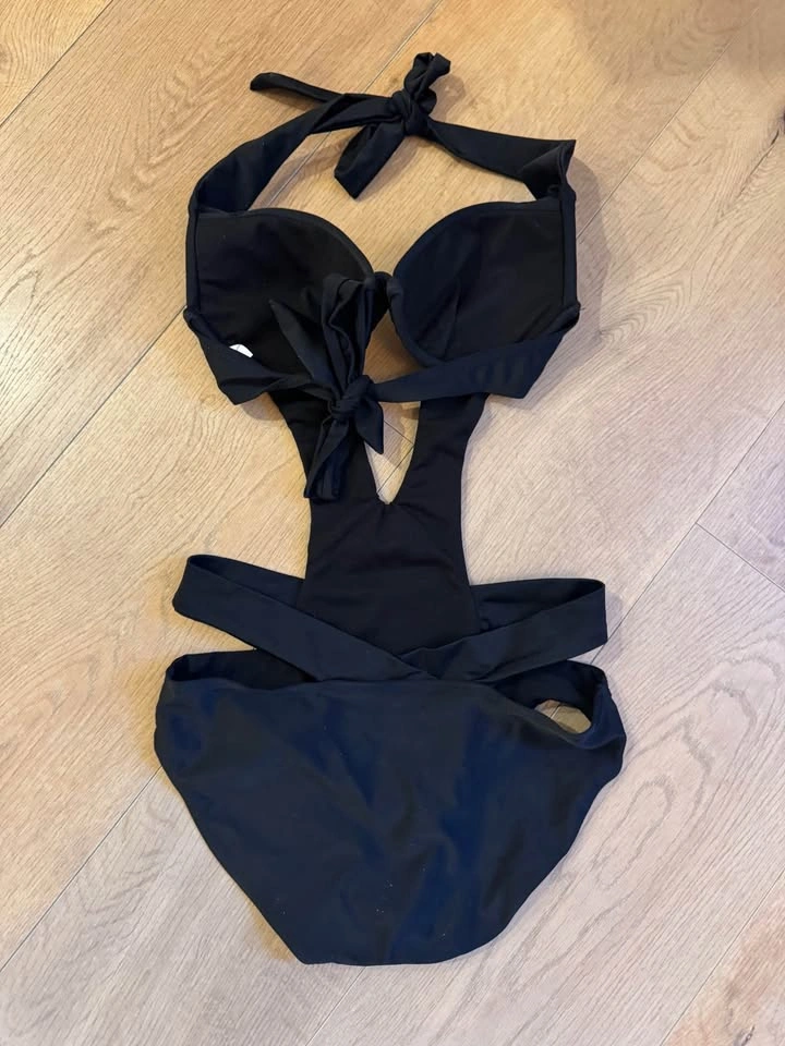 Black swim suits - photo 2