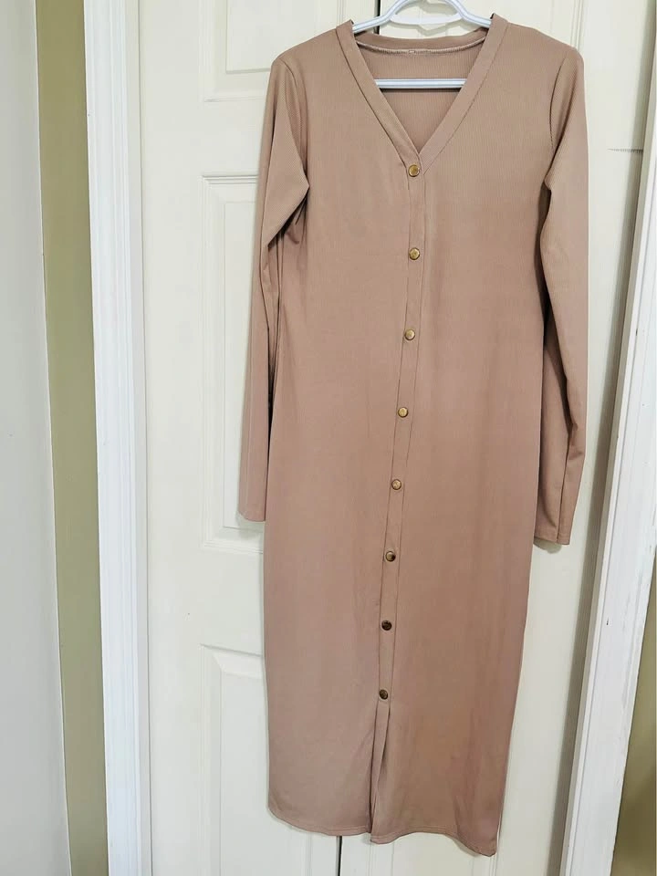 Beige Ribbed Midi Dress - V-neck button front - photo 5