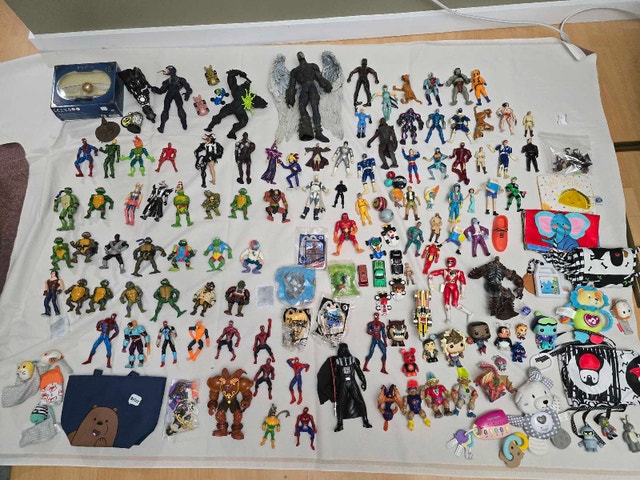 Huge Lot Action Figures & Toys - Marvel, TMNT etc.
