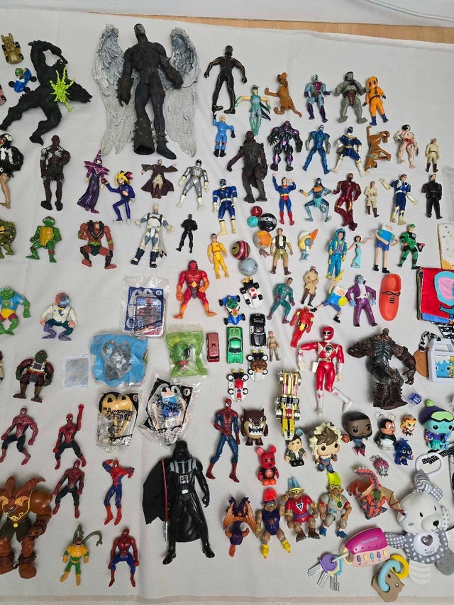 Huge Lot Action Figures & Toys - Marvel, TMNT etc. - photo 3
