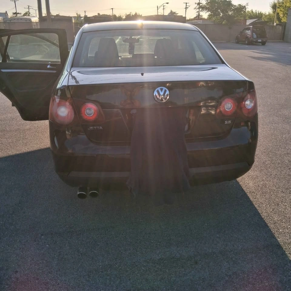 2010 Volkswagen Jetta 2.5 Sedan 4D - photo 2