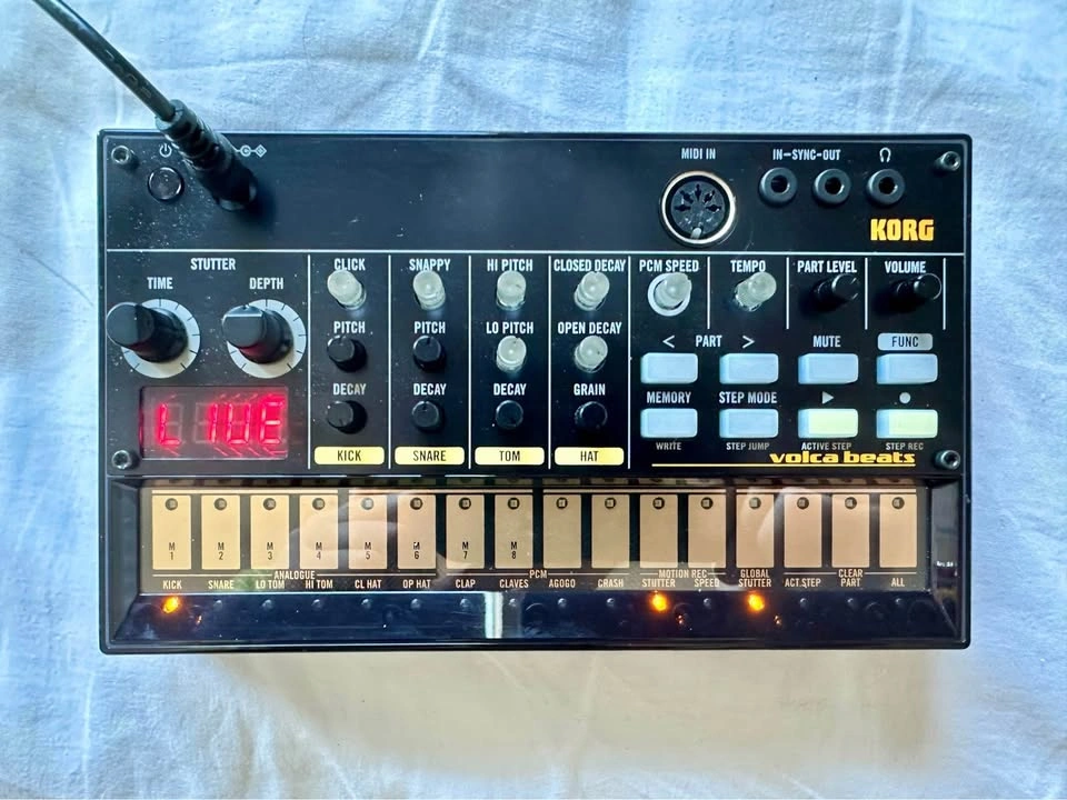 Korg Volca Beats & Wall Adapter