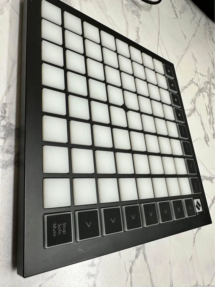 Novation Launchpad MINI mk3 - Step up your music production! - photo 2