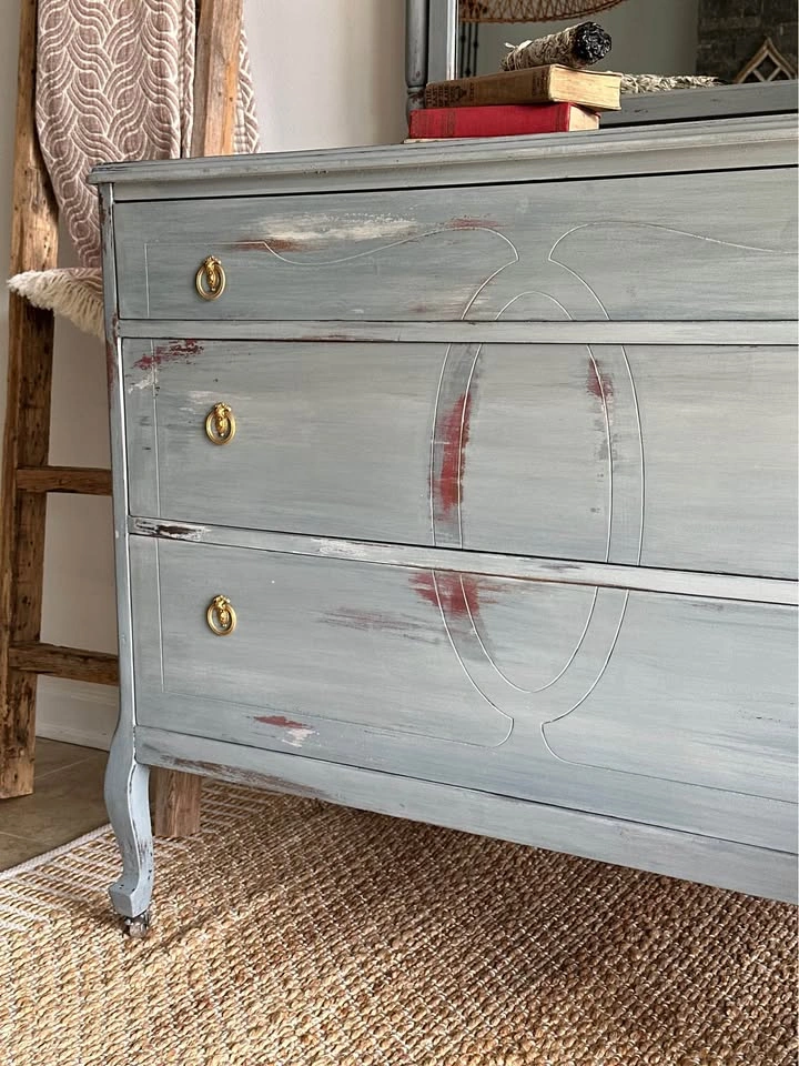 Old World Inspired Vintage Dresser with Mirror - photo 4
