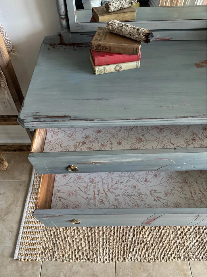 Old World Inspired Vintage Dresser with Mirror - photo 5