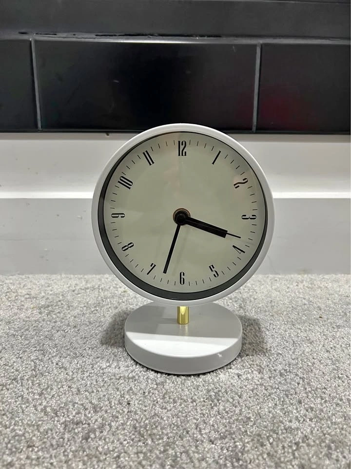 Desk clock