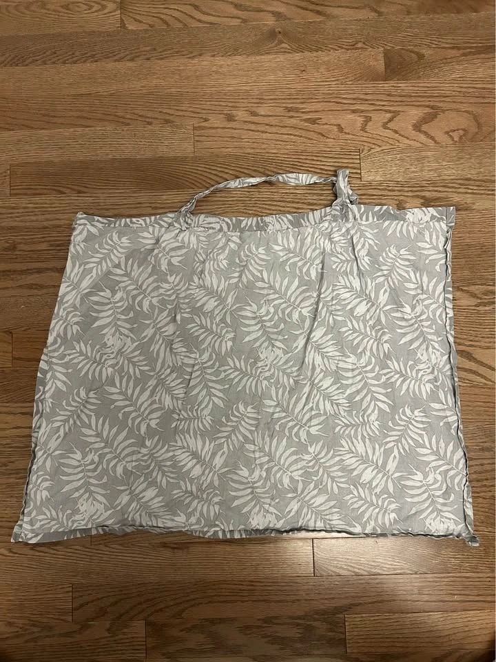 Perlim PinPin Nursing/Breastfeeding Cover - photo 2