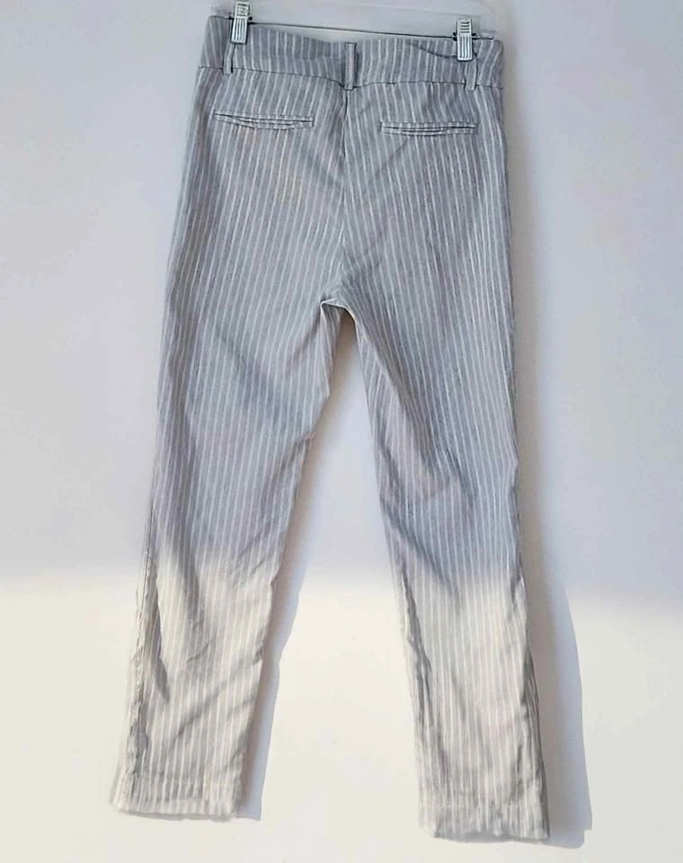 Hilary Radley Pinstripe Capri Pants Size 6 – Grey & White