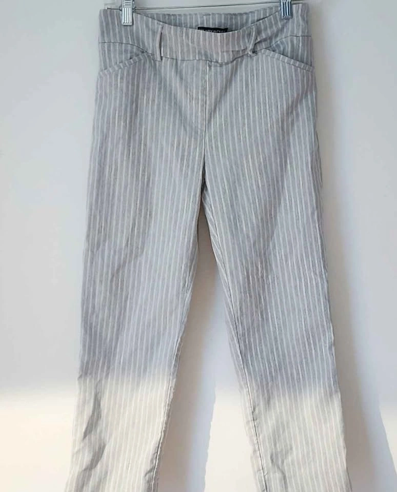 Hilary Radley Pinstripe Capri Pants Size 6 – Grey & White - photo 2