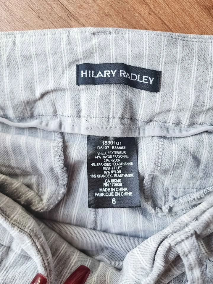 Hilary Radley Pinstripe Capri Pants Size 6 – Grey & White - photo 3