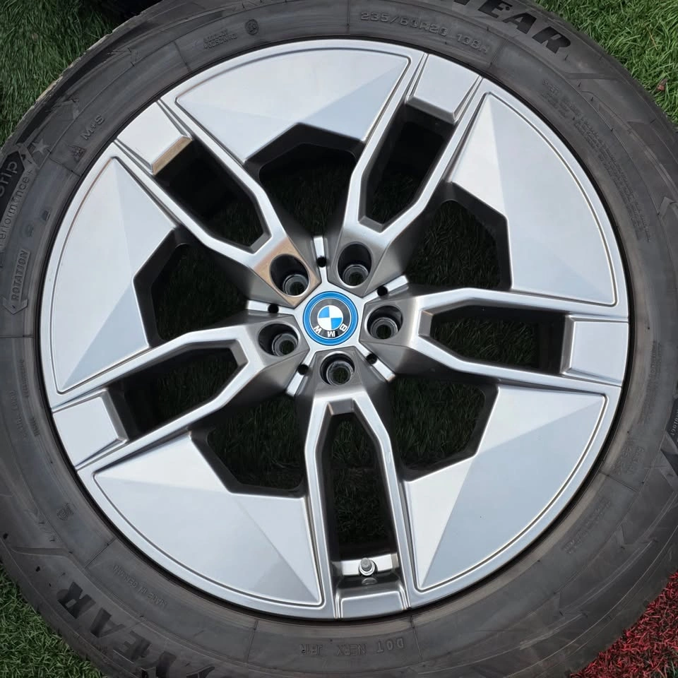 235/60/20 Goodyear Winter Tires with BMW OEM Rims & TPMS - photo 2