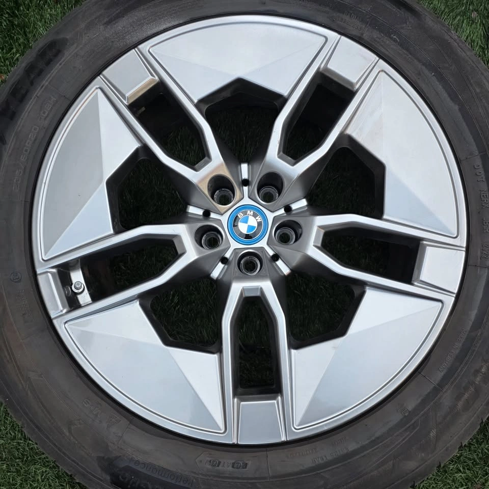 235/60/20 Goodyear Winter Tires with BMW OEM Rims & TPMS - photo 3