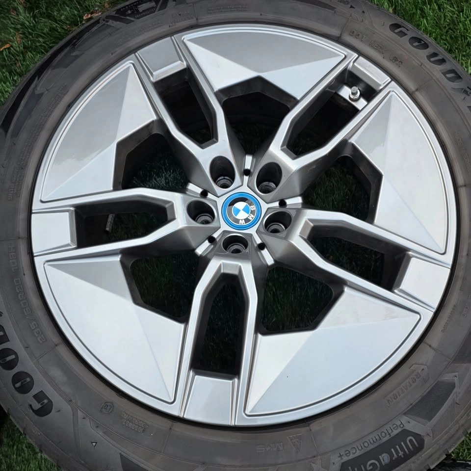 235/60/20 Goodyear Winter Tires with BMW OEM Rims & TPMS - photo 4
