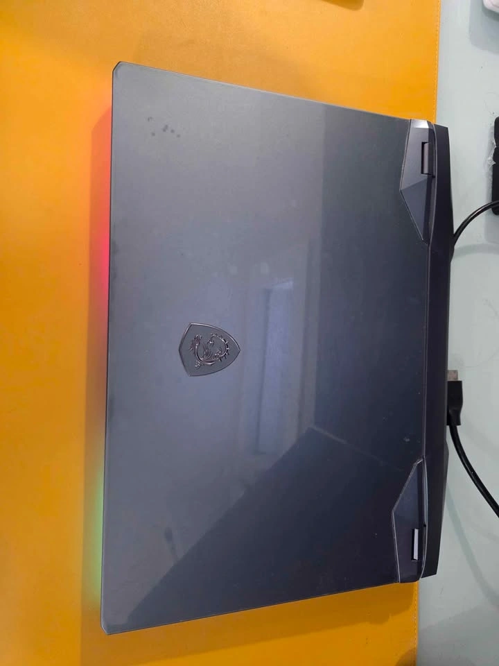 MSI GE66 Raider Gaming Laptop - RTX 2070, 240Hz, Cooling Pad - photo 3
