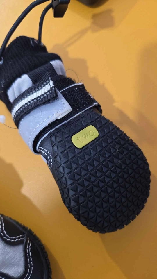Reflective adjustable dog boots size two - photo 2