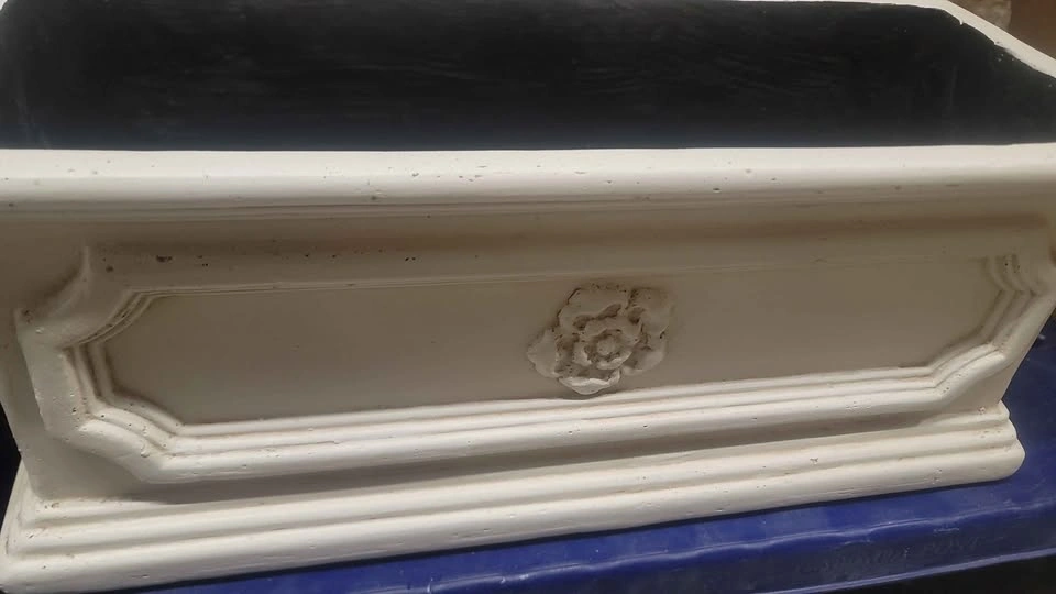 20 in. x 8 in. Light Aged White Stone Window Boxes & Troughs - photo 4