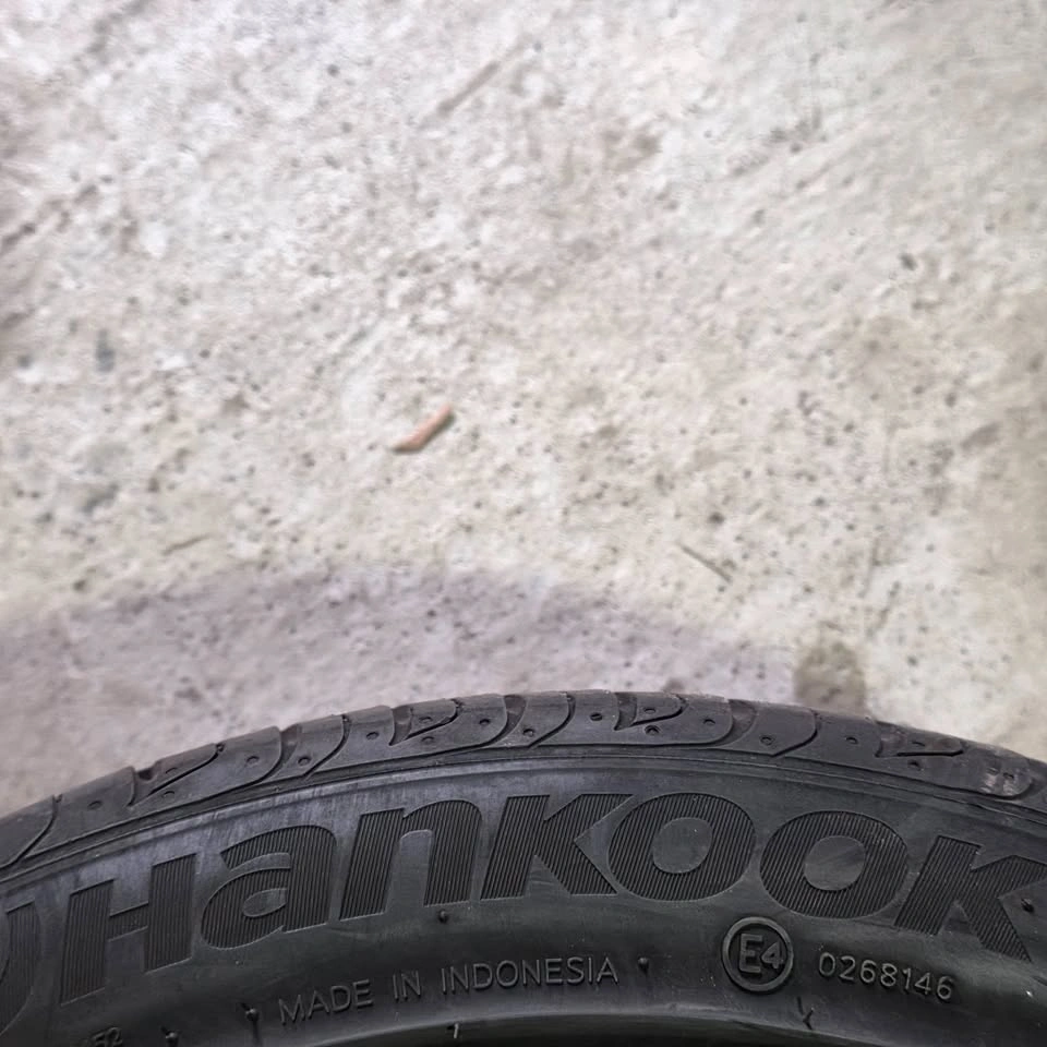 one tire only 245/40/17 Hankook all season tire - photo 2