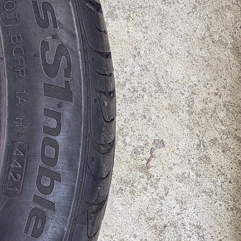 one tire only 245/40/17 Hankook all season tire - photo 3