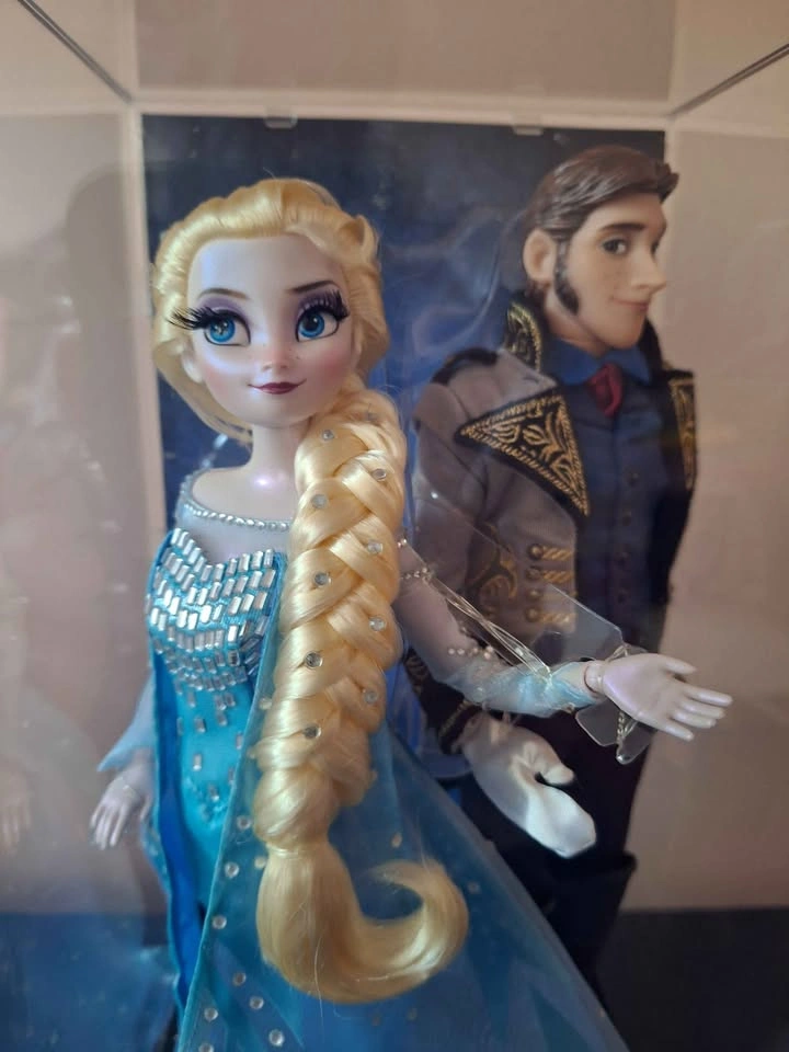 Disney Fairytale Designer Collection Elsa and Hans Doll Set - photo 3