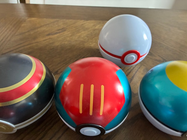 Pokémon ball collector tins - photo 3