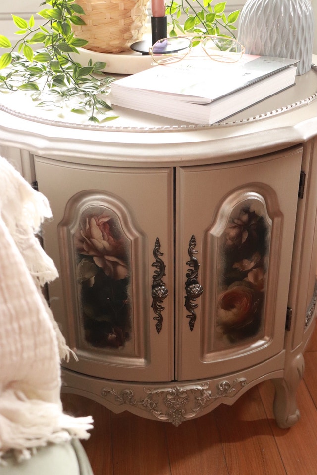 Spacious French Provincial Accent Table - photo 5