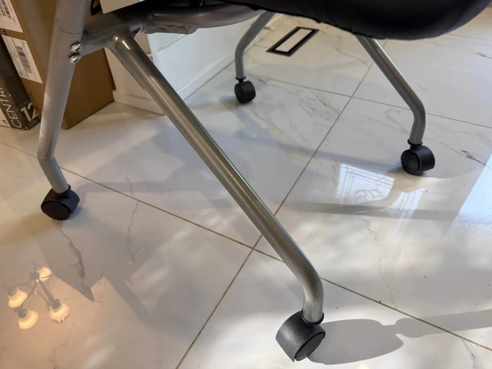 Comfortable Rolling Office/Task Chair – Excellent Condition - photo 2